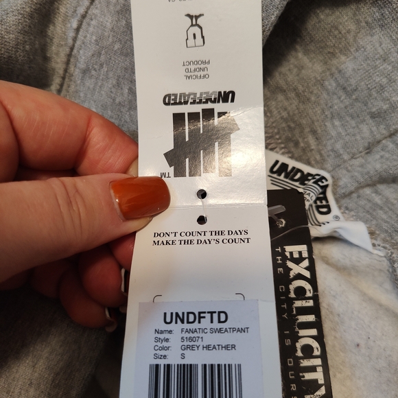 NWT Undefeated Fanatic Gray Men's Sweatpants Joggers Sz S - Picture 9 of 12